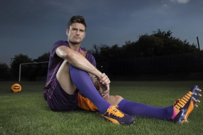 足彩网首页：安东尼奥的绿茵传奇，16岁西甲首秀启航，西乙单场六球震撼足坛