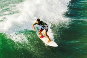 中国足彩网_斯帕莱蒂教练深情流露，伊尔迪兹如同亲子，赛场上的瞬间变革者