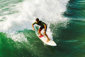 足彩网首页_青涩巨塔遇重锤！杨瀚森对抗海王吃尽苦头，斯普利特场边高喊，Come on！Hansen！
