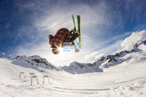 足彩网首页：场均25分12板3帽！球队领袖甘当替补，超级黑马崛起剑指总冠军