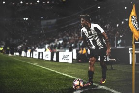 【足彩网首页】欧冠生死战牵动未来，佩里西奇去留或由拜仁对决决定