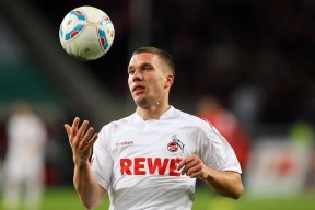 中国足彩网|蔡恩禁区展现绝对统治力！14投11中轰25分6篮板，鹈鹕惊险击败篮网