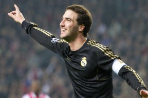 足彩网-英超冬窗风云，伯恩茅斯坚定留守阿根廷铁卫，塞内西去留悬念延至盛夏