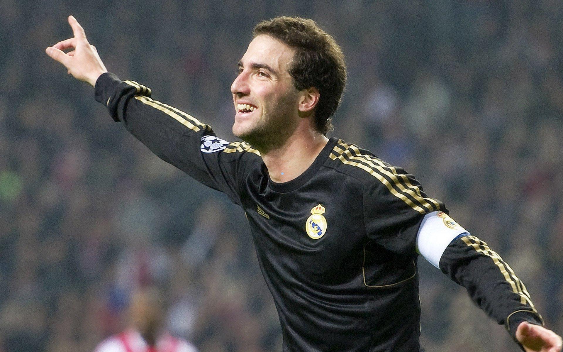 英超冬窗风云，伯恩茅斯坚定留守阿根廷铁卫，塞内西去留悬念延至盛夏